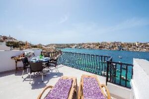 GetawaysMalta - Harbour Lights Seafront Penthouse with Terrace St Pauls Bay – The Best Apartment/Flat in St. Paul's Bay