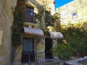 The Burrow Guest House – The Best Guesthouse in Tarxien