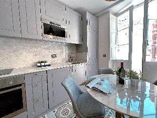 Local Living 2BR 2BA with Patio - Duplex Apartment – The Best Apartment/Flat in Valletta