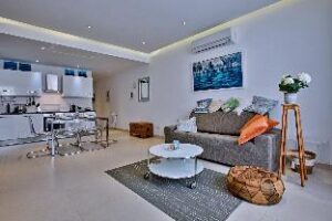 Stunning Sliema 2 Bed Apt Meters Away From Beach – The Best Apartment/Flat in Sliema