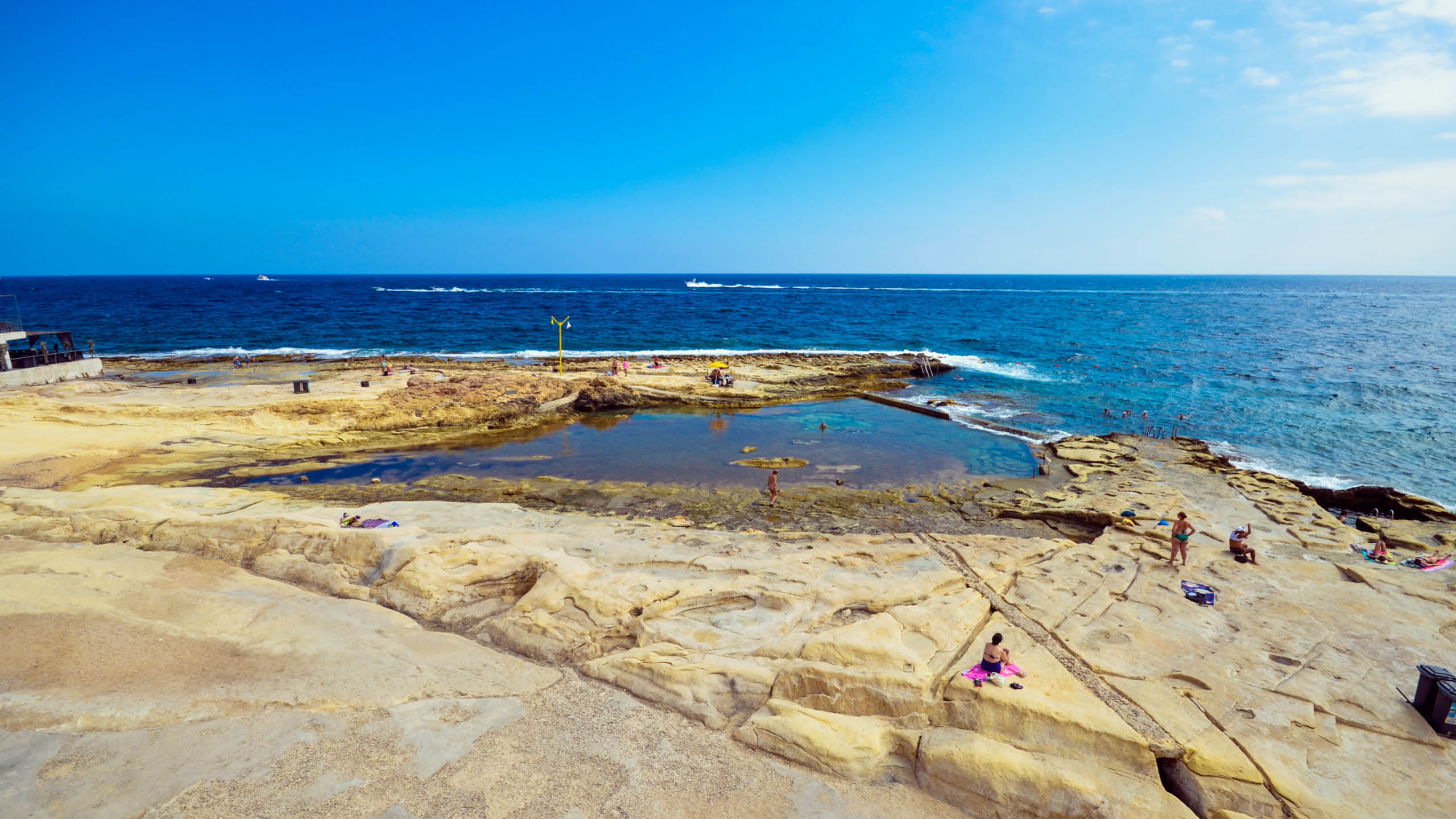 Fond Għadir Bay – Sliema’s Scenic Beachfront