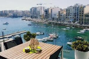 Splendid Seaside Retreat on Spinola Bay – The Best Apartment/Flat in St. Julian's