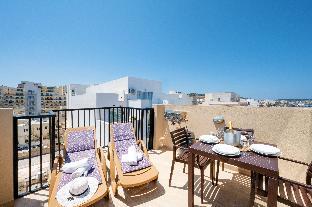 SeaBliss Penthouse with side seaviews from terrace – The Best Apartment/Flat in St. Paul's Bay